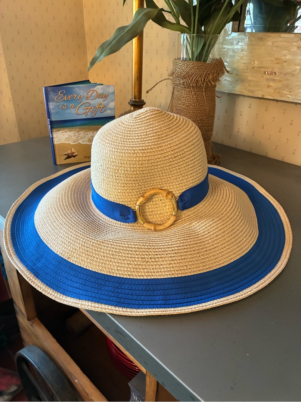 Ralph Lauren NEW NO TAG, Women’s Straw travel sun hat. Size Medium. CLASSY!